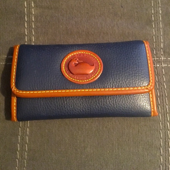 Dooney and Bourke Purse 👜 and Wallet Not Authentic - Picture 6 of 9